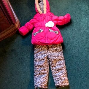 Girl’s Size 3 toddler snow suit